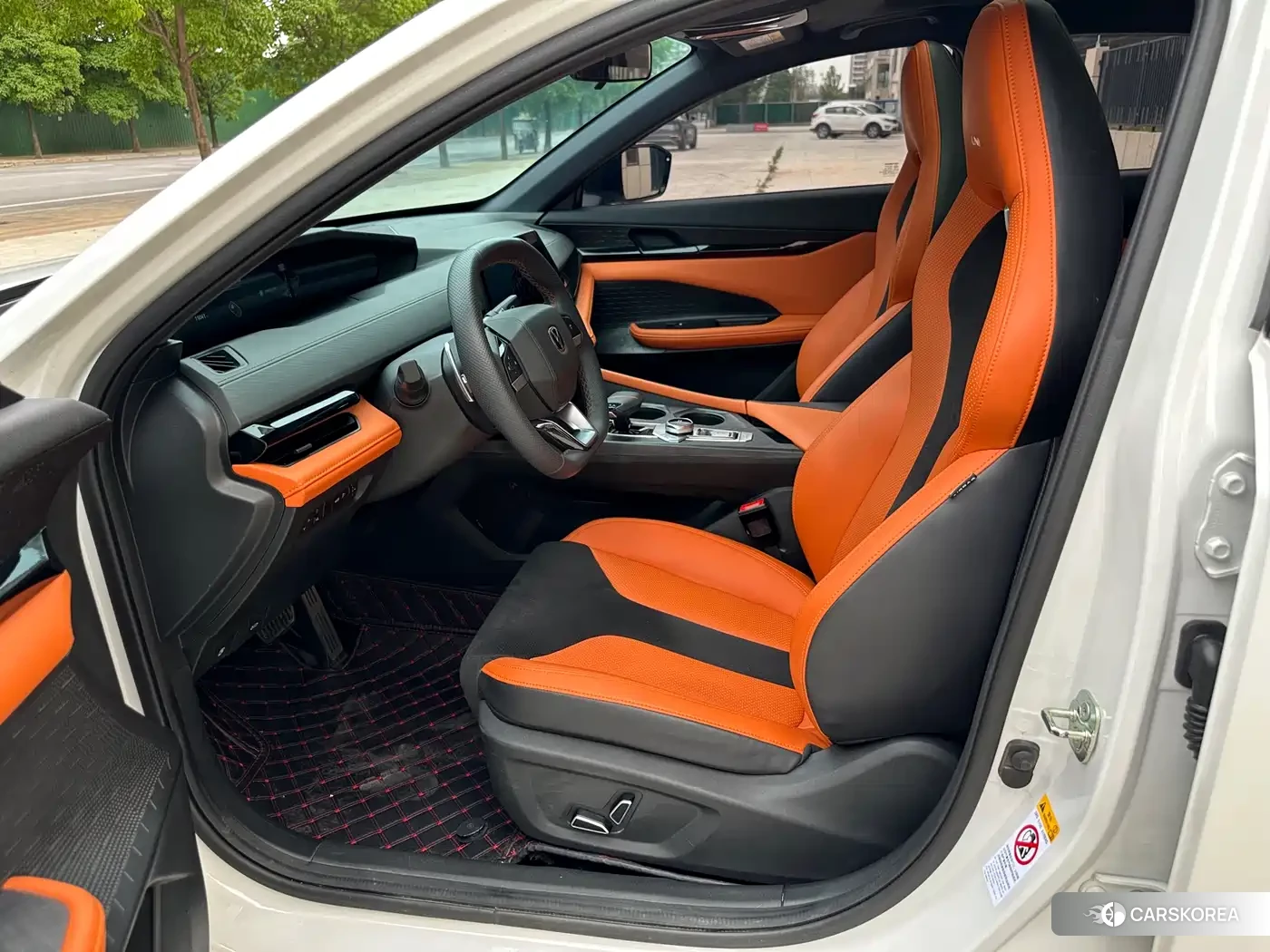 Chang'an UNI-V 2024 Белый из Китая