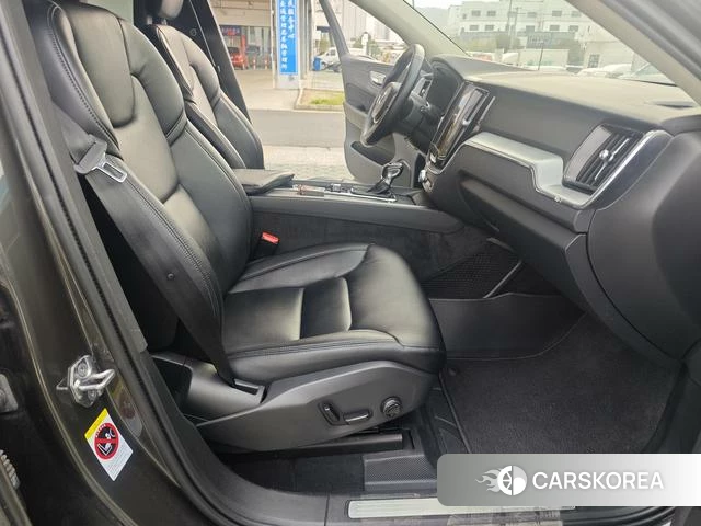 Volvo XC60 2018 Темно-серый из Китая
