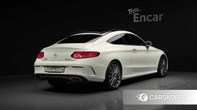 Mercedes-Benz C-Class W205 2019 Белый из Кореи