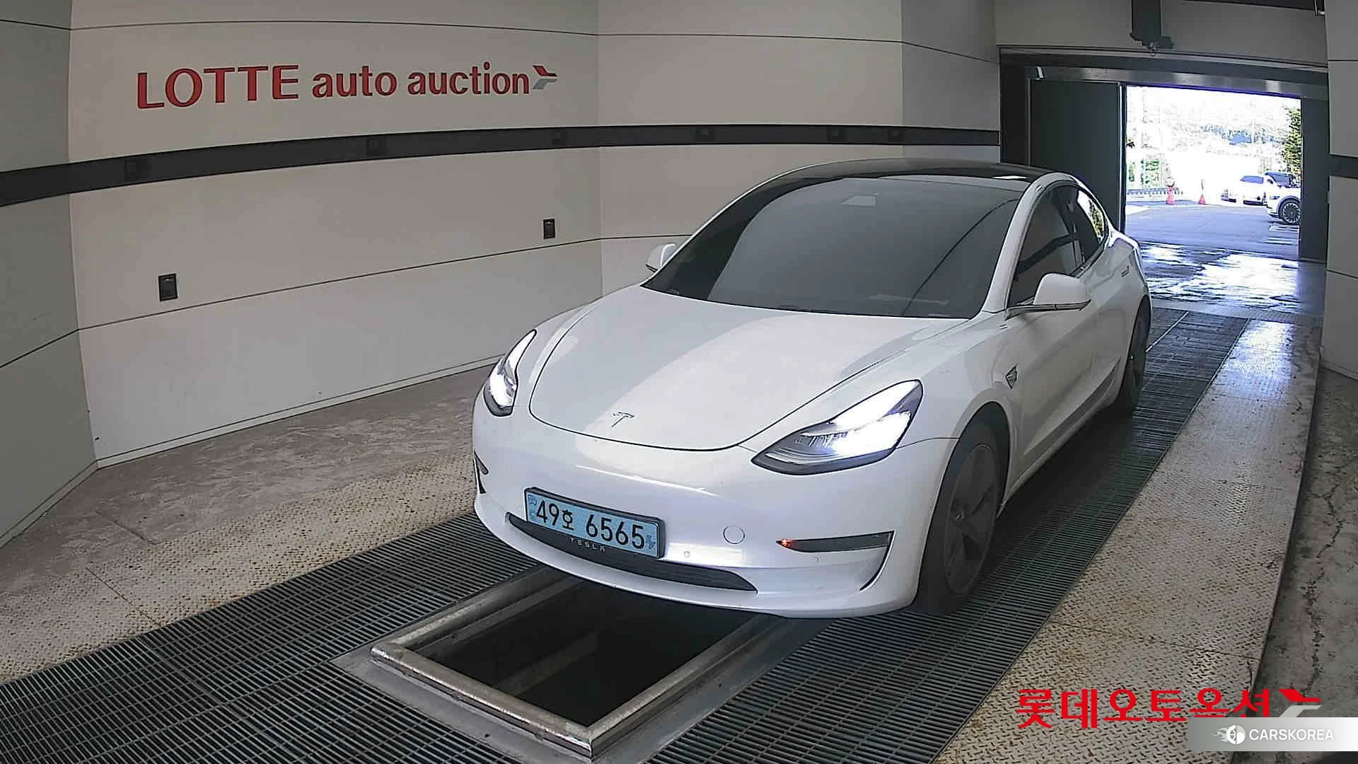 Tesla Model 3 Standard Range Plus RWD 2020 Pearl White Multi-coat из Кореи