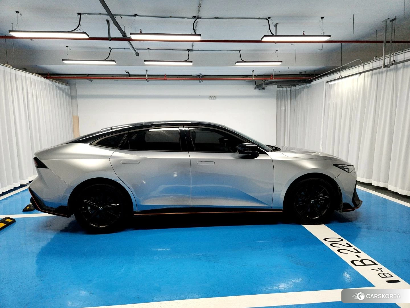 Chang'an UNI-V 2023 Темно-серый из Китая