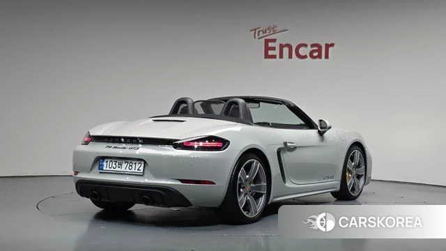 Porsche 718 Boxster 2022 Серебристо-серый из Кореи