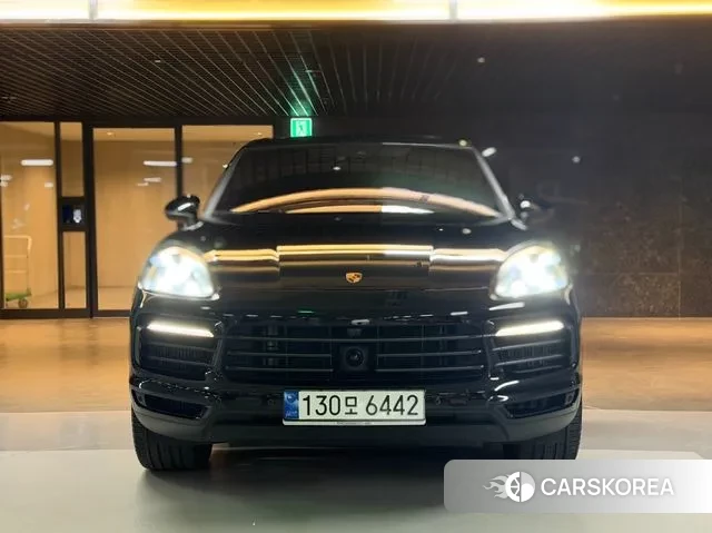 Porsche Cayenne (PO536) 2023 Черный из Кореи