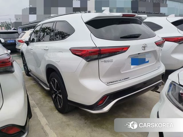 Toyota Crown Lufang 2023 Белый из Китая