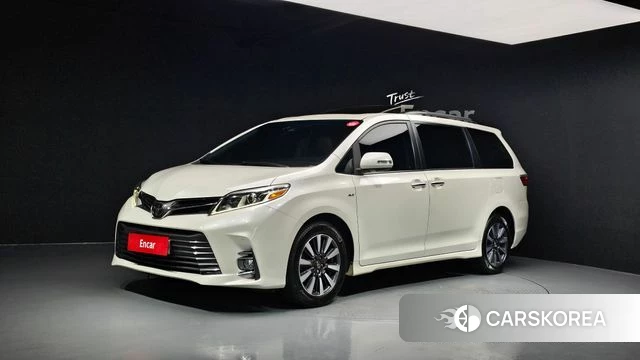 Toyota Sienna 2018 Белый из Кореи