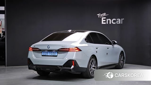 BMW i5 (G60) 2024 Серебристо-серый из Кореи