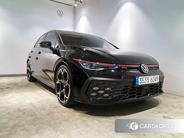 Volkswagen Golf 8th Generation 2025 Черный из Кореи