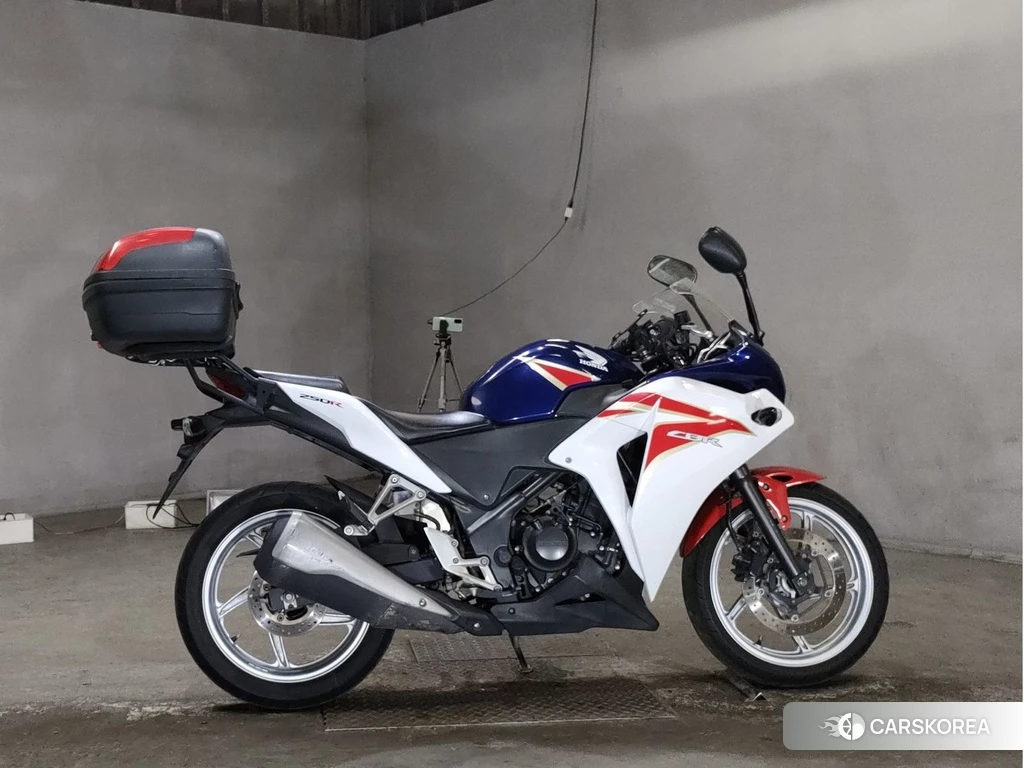 Проданный Honda CBR250R 2011 из Японии, фото 2
