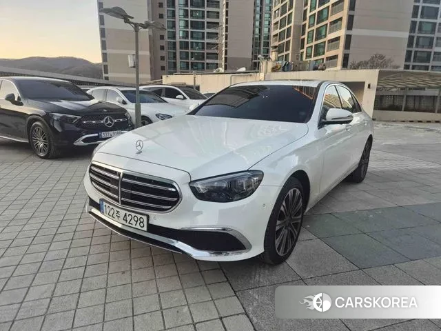 Mercedes-Benz E-Class W213 2022 Белый из Кореи