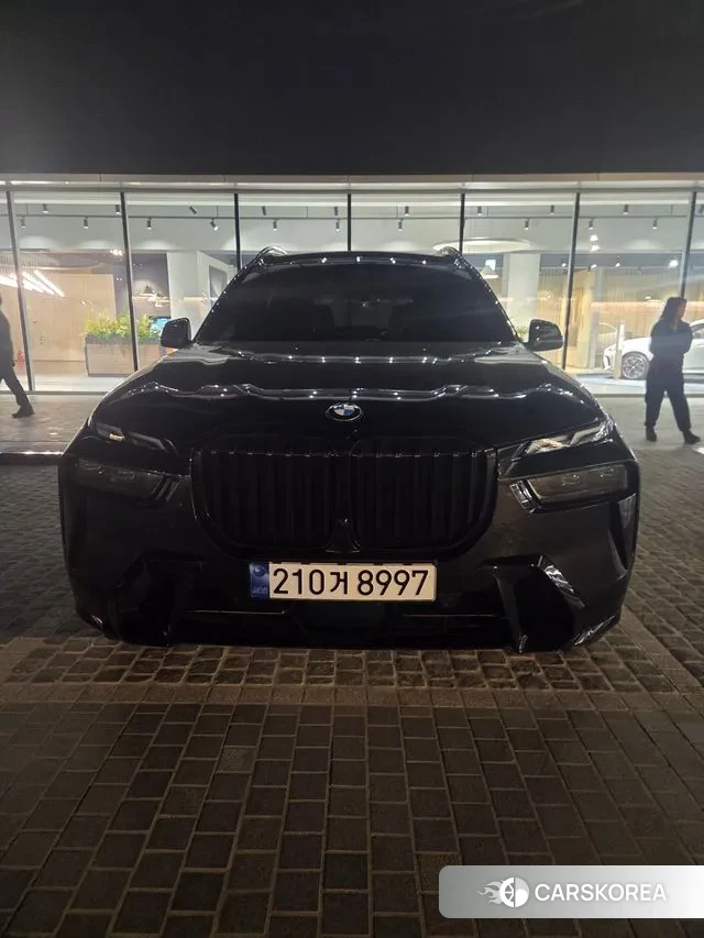 BMW X7 (G07) 2023 Черный из Кореи