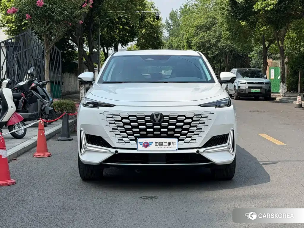 Chang'an UNI-K Smart iDD 2026 Белый из Китая