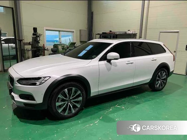 Volvo V90 Cross-Country 2022 Белый из Кореи