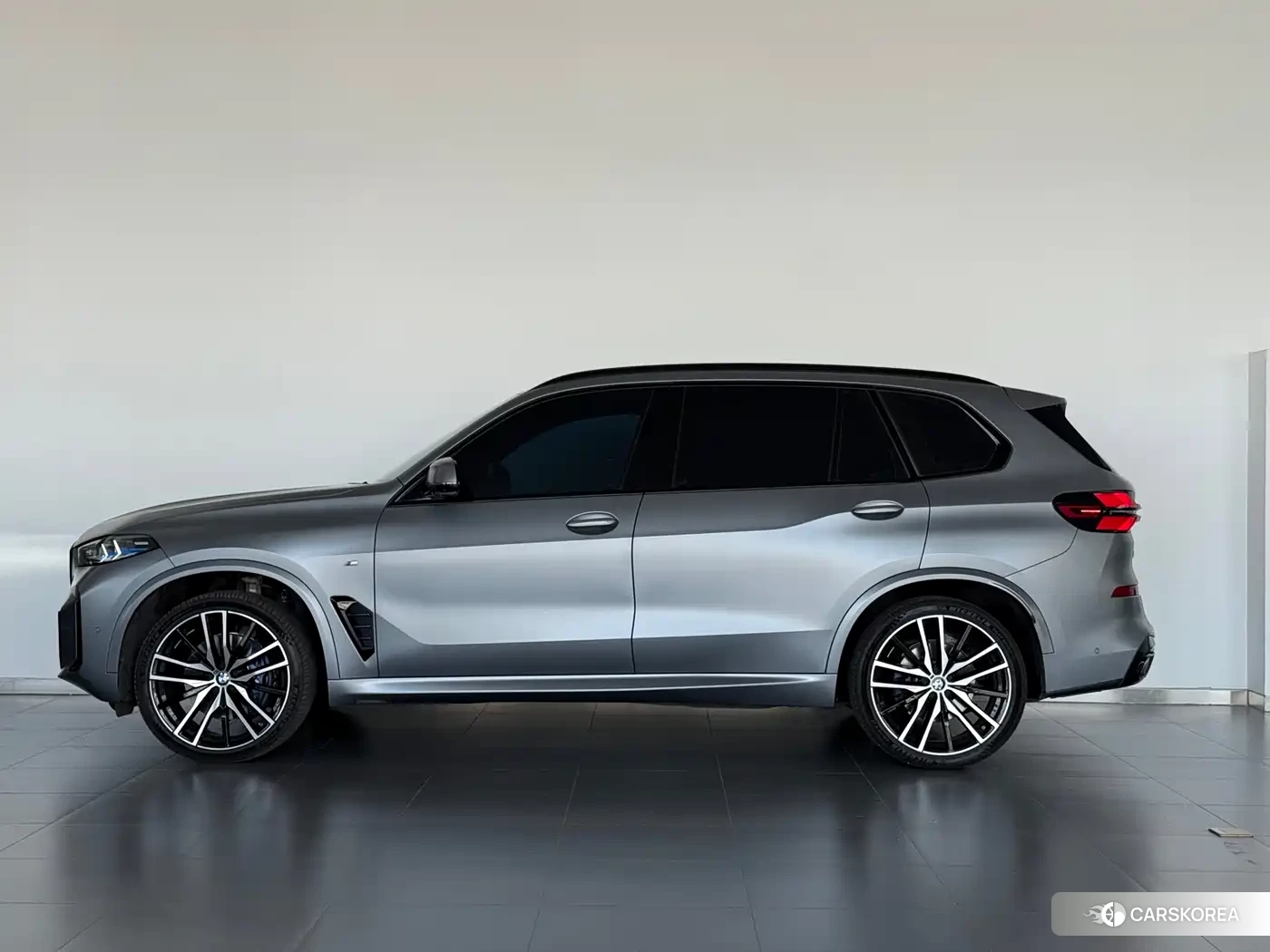BMW X5 2025 Silver/gray из Китая