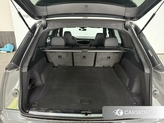 Audi SQ7 2024 Темно-серый из Китая