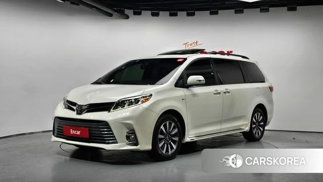 Toyota Sienna 2018 Белый из Кореи