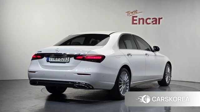 Mercedes-Benz E-Class W213 2021 Белый из Кореи