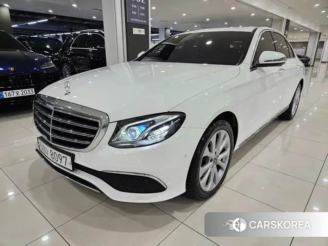 Mercedes-Benz E-Class W213 2019 Белый из Кореи