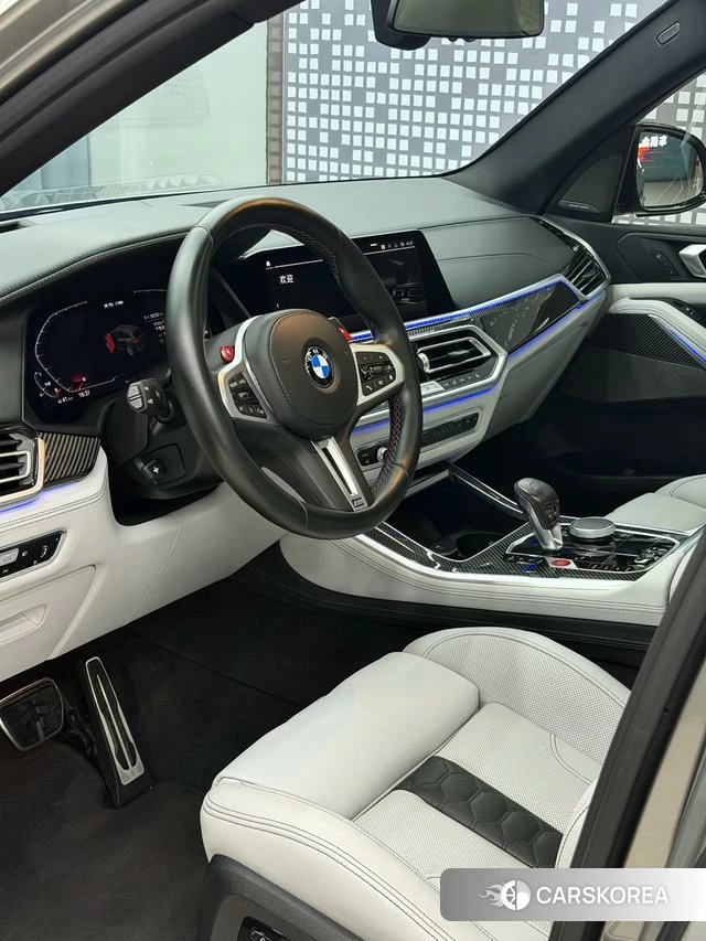 BMW X5 M 2023 Серебристо-серый из Китая