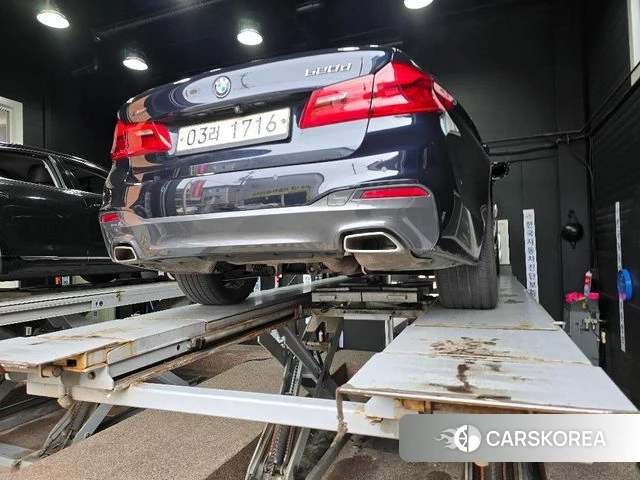 BMW 5 Series (G30) 2018 Черный из Кореи