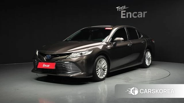 Toyota Camry (XV70) 2018 Песочный из Кореи