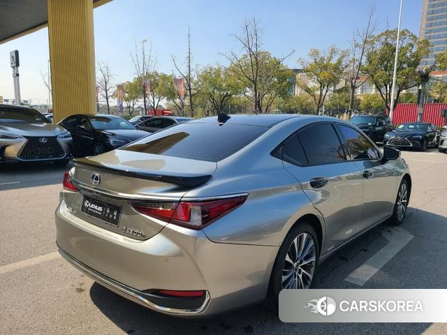 Lexus ES 2021 Серебристо-серый из Китая