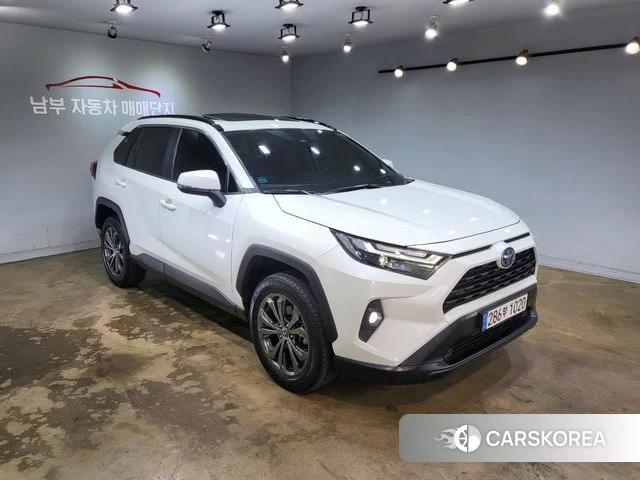 Toyota RAV4 5th Generation 2022 Жемчужный цвет из Кореи