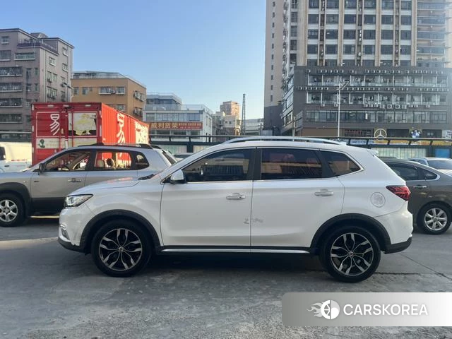 Roewe RX5 2018 Белый из Китая