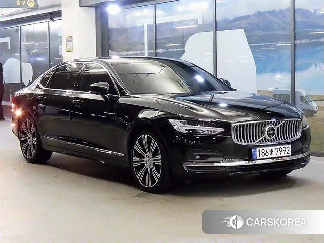 Volvo S90 2023 Черный из Кореи