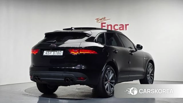 Jaguar F-PACE 2019 Черный из Кореи