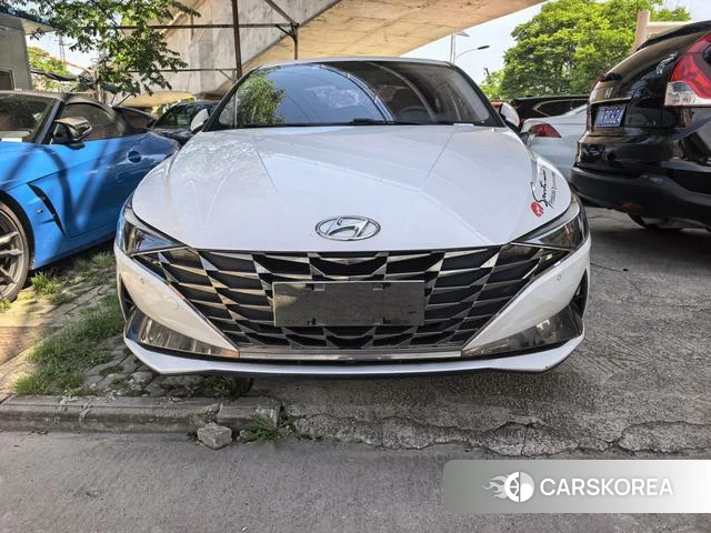 Hyundai Elantra 2022 Белый из Китая