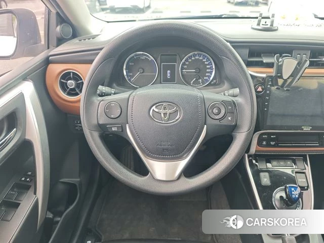 Toyota Corolla dual engine E+ 2021 Белый из Китая