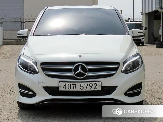 Mercedes-Benz B-Class W246 2018 Белый из Кореи