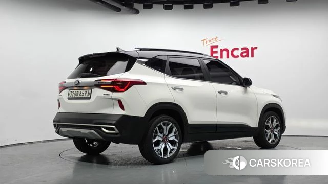 Kia Seltos 2020 Белый из Кореи