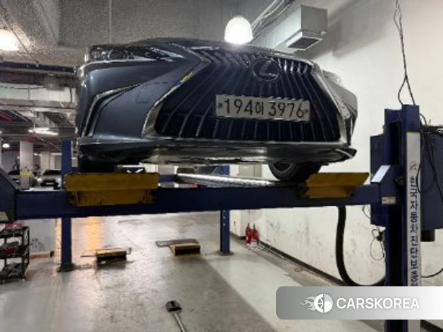 Lexus ES300h 7th generation 2023 Серый из Кореи