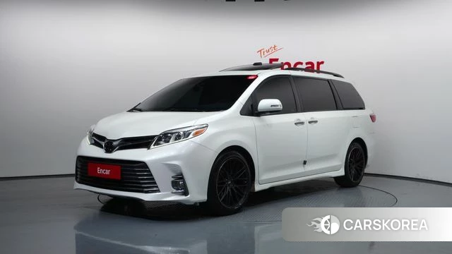 Toyota Sienna 2018 Белый из Кореи