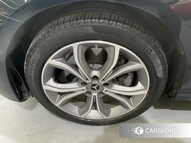 Mercedes-Benz E-class 2021 Зеленый из Китая