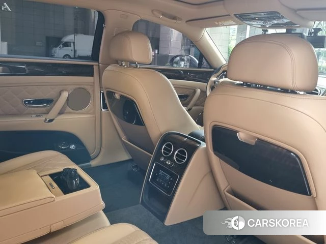 Bentley Flying Spur 2nd Generation 2018 Серебряный из Кореи