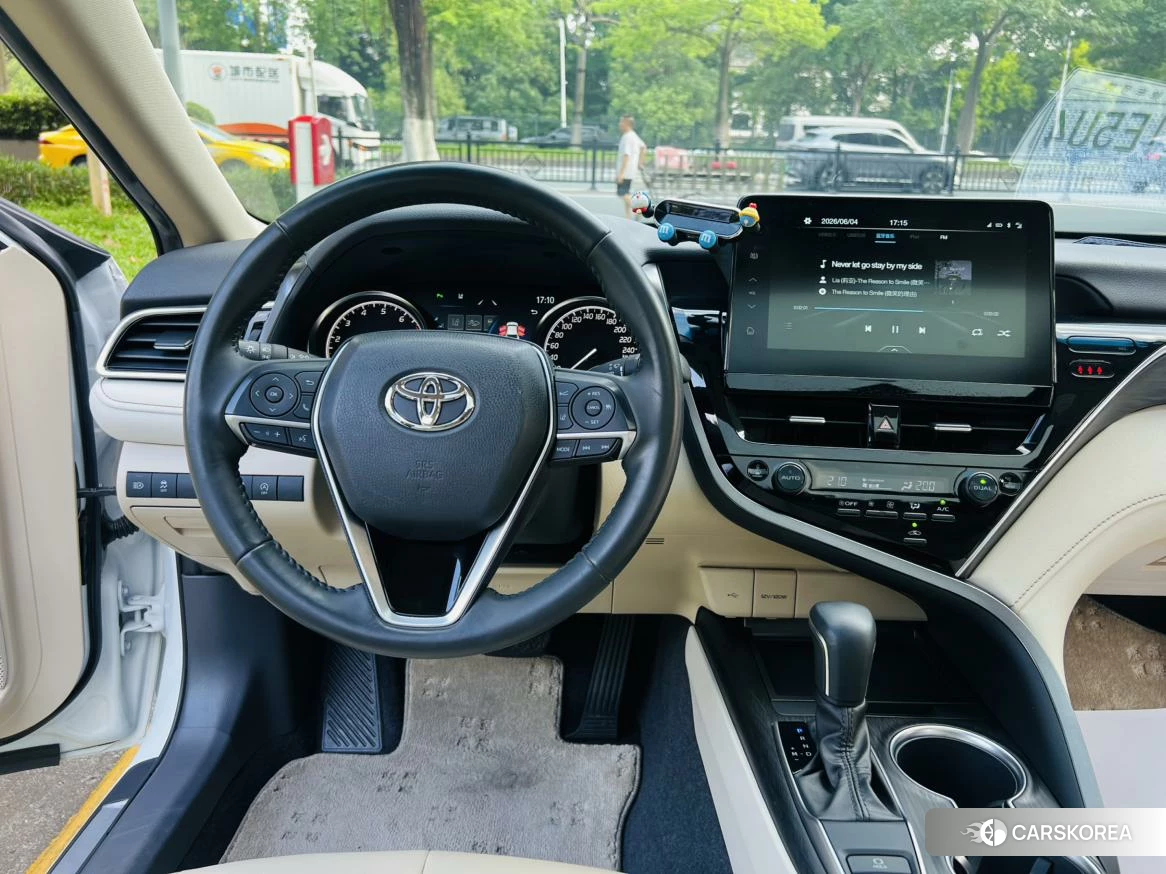 Toyota Camry 2021 Белый из Китая