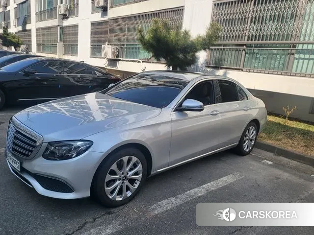 Mercedes-Benz E-Class W213 2018 Серебряный из Кореи