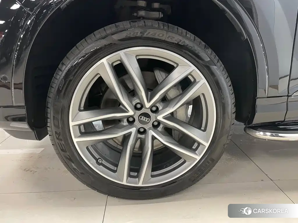 Audi Q7 2025 Черный из Китая