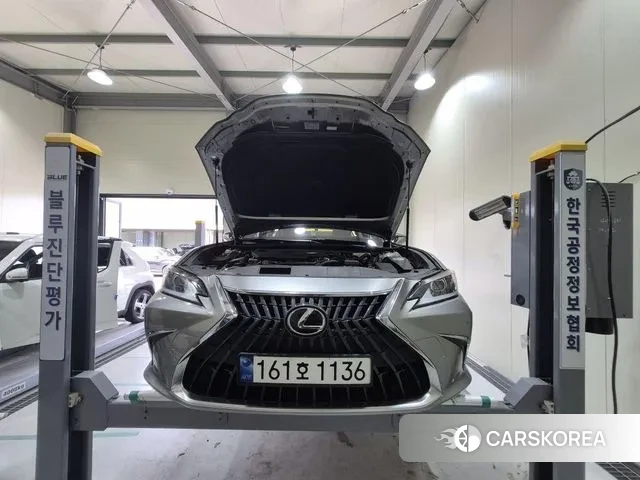 Lexus ES300h 7th generation 2023 Серебристо-серый из Кореи