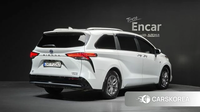Toyota Sienna 4th Generation 2023 Белый из Кореи