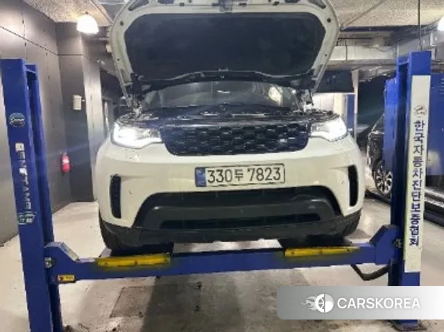 Land Rover Discovery 5 2023 Белый из Кореи