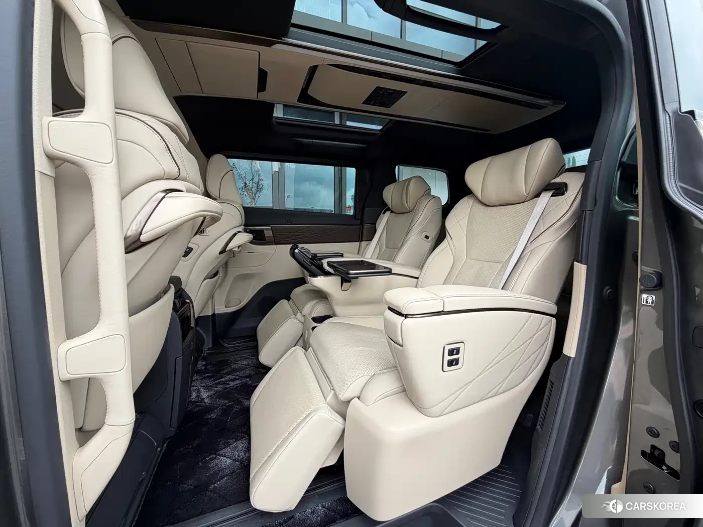 Toyota Vellfire 2024 Silver/gray из Китая