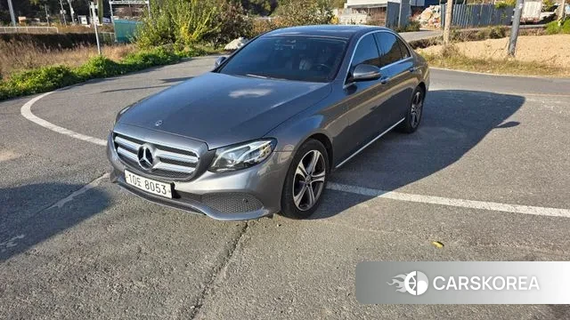 Mercedes-Benz E-Class W213 2019 Серебристо-серый из Кореи