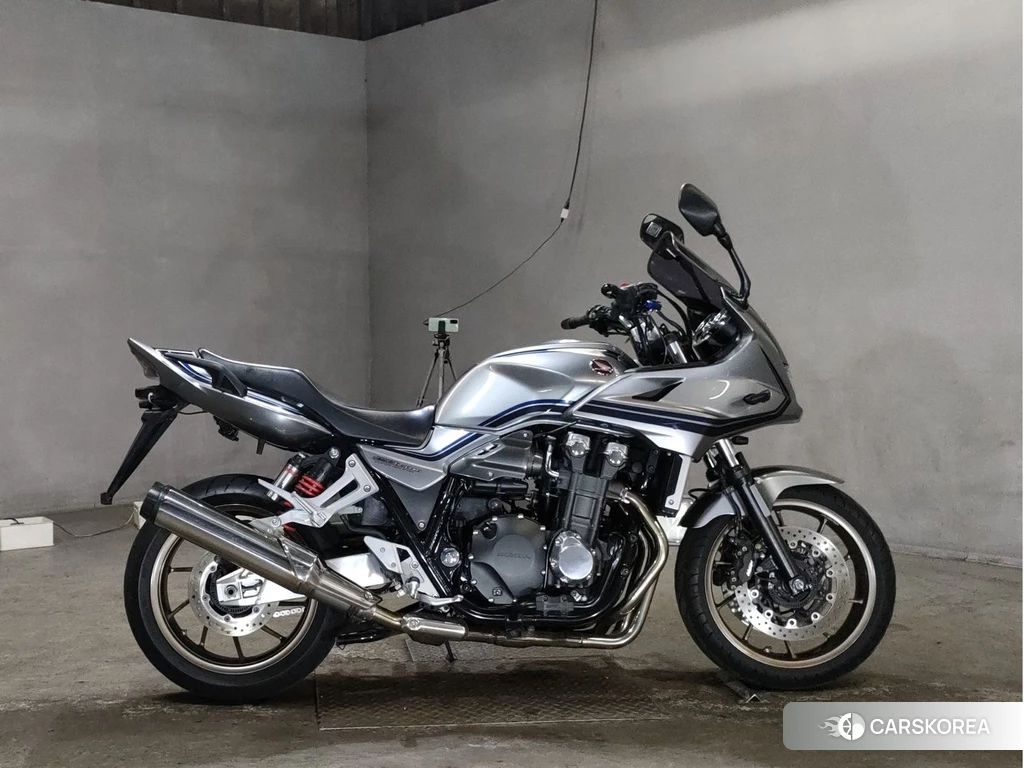 Проданный Honda CB1300SF BOLDOR 2017 из Японии, фото 2