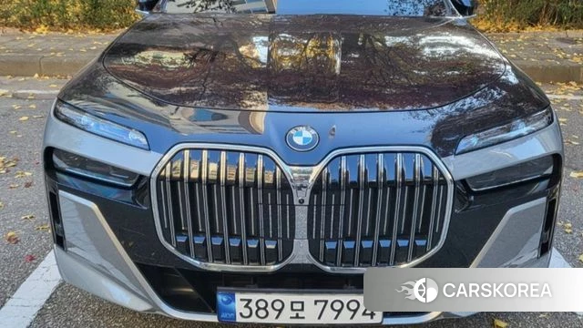 BMW 7 Series (G11) 2023 Черный двухцветный из Кореи