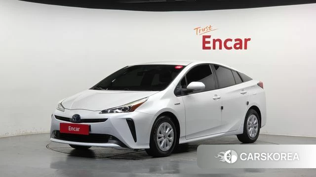 Toyota Prius 4th Generation 2021 Белый из Кореи