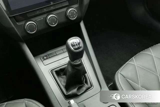 Skoda Octavia 2018 Белый из Китая