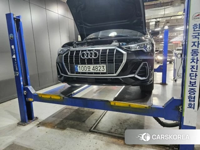 Audi Q3 (F3) 2023 Черный из Кореи